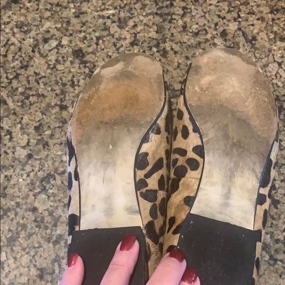Leopard Loafers with a gold toe  . Size 7.5M - Picture 5 of 7